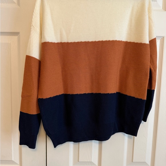 Elegant Colorblock Crew Neck Sweater - Picture 2 of 3